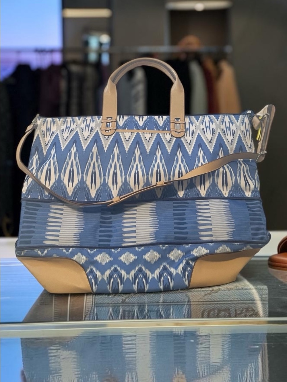 Stella & Weekender Getaway Bag blue ikat
Like New